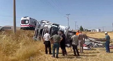 Elazığ'da kamyon yat yattı:Faciadan dönüldü