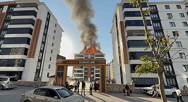 Elazığ'da korkutan çatı yangını