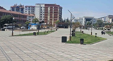 Elazığ'da sıcaklar cadde ve sokakları tenhalaştırdı