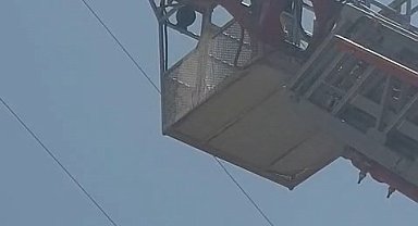 Elazığ'da yaralı leylek itfaiye tarafından kurtarıldı