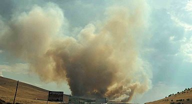 Elazığ'daki örtü yangınına müdahale sürüyor