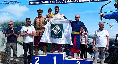 Elazığlı atlı okçular Gaziantep'te zirveyi fethetti