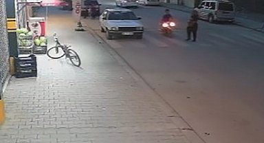 Elbistan'da motosikletin çarptığı yaşlı adam yaralandı