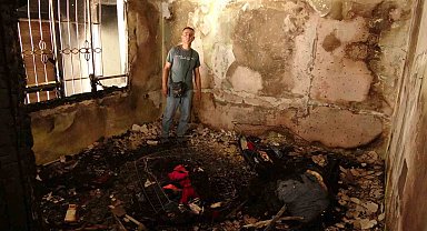 Elektrik tesisatından çıktığı düşünülen yangında depremzede ailenin evi alevlere teslim oldu