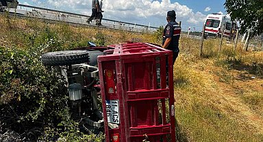 Elektrikli motosiklet kontrolden çıkarak devrildi, sürücüsü yaralandı