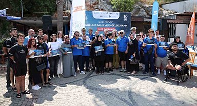 Engelli sporcular, 30 Ağustos Zafer Bayramı için su altında Türk bayrağı açtı