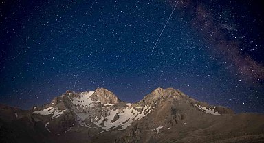 Erciyes'te Perseid Meteor Yağmuru görsel şölen oluşturdu