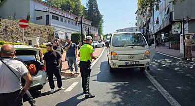 Ereğli'de yolun karşısına geçmek isteyen yayaya araç çarptı: 1 yaralı