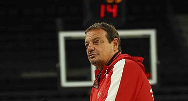 Ergin Ataman: "Dünya Kupası'na gitmeyi garantilememiz için en az 2 veya 3 galibiyet almamız gerekiyor"