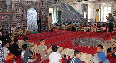Erzin'de çocuklar yaz aylarını kuran kursunda eğitim alarak geçiriyorlar