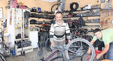Erzincan'da bisiklet tamircilerinde yaz yoğunluğu