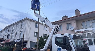 Erzincan'da elektrik direği kıvılcım saçtı: Mahalle sakinleri korku dolu anlar yaşadı