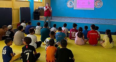 Erzincan'da öğrencilere 'Kızılaycılık' eğitimi verildi