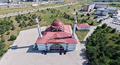 Erzurum'un divit kalem minareli camisi görenleri hayran bırakıyor