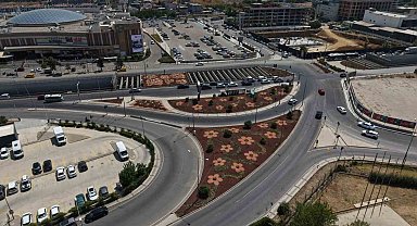 ESBAŞ Kavşağı rengarenk bir görünüme kavuştu
