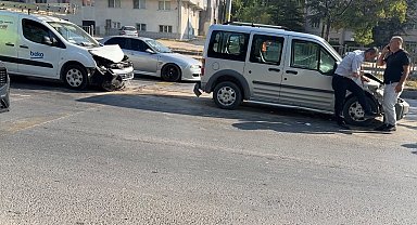 Eskişehir'de 4 aracın karıştığı zincirleme kaza: 2 yaralı