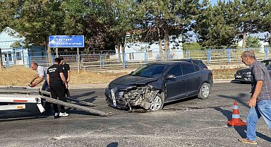 Eskişehir'de hafif ticari araç ile otomobil çarpıştı: 1 yaralı