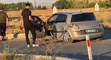 Eskişehir'de iki araç kavşakta çarpıştı: 3 yaralı