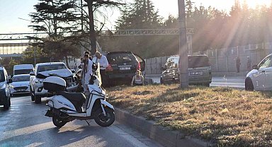 Eskişehir'de pikap ile çarpışan otomobil refüje çıktı