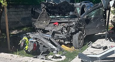Evin bahçesine uçan araç güvenlik kamerasında
