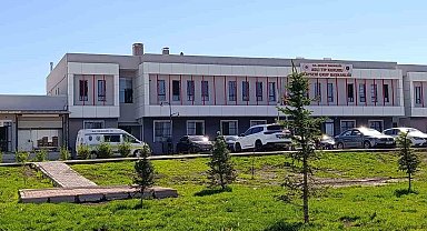 Evinde bıçaklanan adam hayatını kaybetti