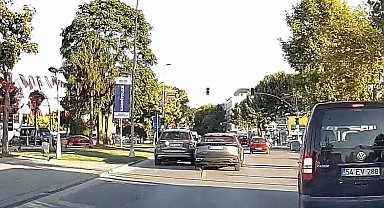Faciaya davetiye çıkardı: Trafiğin yoğunluğuna aldırmadan makas attı
