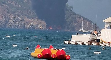 Fethiye'de gezi teknesi alev aldı: 115 kişi denize atladı