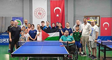 Filistin Masa Tenisi Milli Takımı Sakaryalı sporcularla bir araya geldi