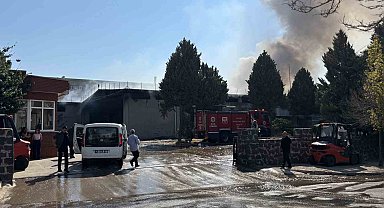 Gaziantep'te tekstil fabrikasında yangın: Ekiplerin müdahalesi sürüyor