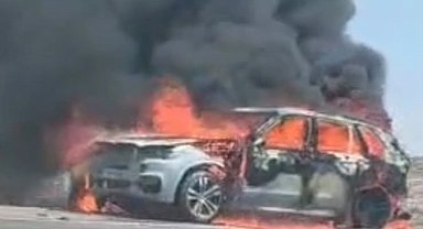 Gaziantep'te yabancı plakalı lüks otomobil alev topuna döndü