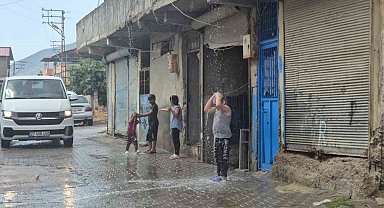 Gaziantep'te yaz yağmuru yüzleri güldürdü