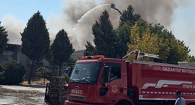 Gaziantep'teki fabrika yangını söndürüldü
