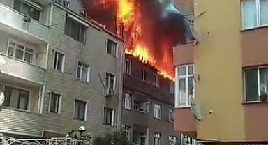 Gaziosmanpaşa Şemsipaşa Mahallesi'nde 4 katlı binanın çatısında yangın çıktı. Alevler yan binaya da sıçradı. Olay yerine çok sayıda itfaiye ekibi sevk edildi. Ekiplerin yangına müdahalesi sürüyor.