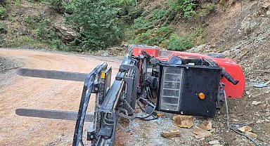 Gazipaşa'da devrilen forkliftin altında kalan sürücü yaralandı