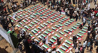 Gazze'de aynı aileden 112 kişi için toplu cenaze töreni