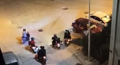 Gece saatlerinde çevreye rahatsızlık veren motosikletli gruba vatandaştan tepki