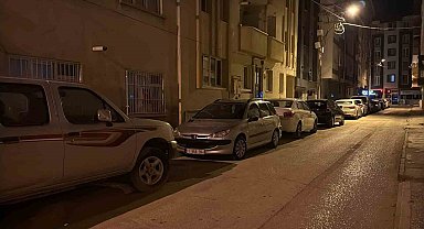 Gece yarısı çalmaya başlayan araç kornası mahalleliyi ayağa kaldırdı