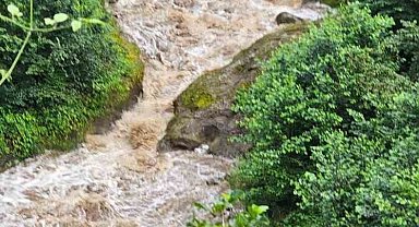 Giresun'da anne ile 2 kızı sel sularına kapıldı