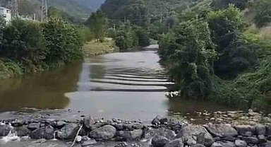 Giresun'da dün bir anne ile 2 kızının hayatını kaybettiği selin geliş anının yeni görüntüleri ortaya çıktı