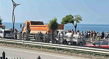 Giresun'da kamyonet kamyona arkadan çarptı: 4 yaralı