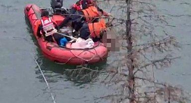 Gümüşhane'de baraj gölüne düşen araçta 1 kişi öldü, arama çalışmaları sürüyor