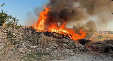 Güzelyurt ilçesinde tarihi ev alev alev yandı