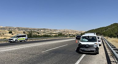 Hafif ticari araç ile otomobil çarpıştı: 5 yaralı
