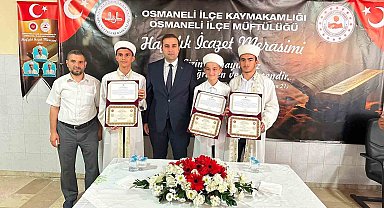 Hafızlık eğitimini tamamlayan öğrenciler belgelerini aldı