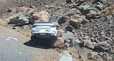 Hakkari-Çukurca kara yolunda kaza: 3 yaralı