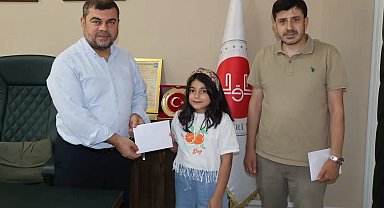 Hatay'da "Yaz Kur'an Kursu Hikâyem" yarışmasında dereceye giren öğrenciler ödüllendirildi