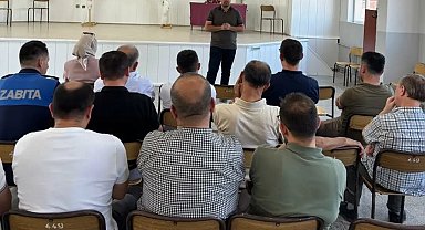 Hisarcık'ta Hayat Üniversitesi Projesi kapsamında "Hükümet Sistemleri ve Devlet Teşkilatı" konulu eğitim düzenlendi