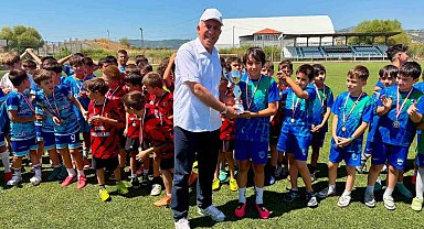 Hisarcık'ta "Ethem Bal Kupası U10 Futbol Turnuvası" sona erdi
