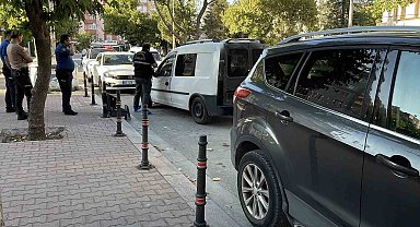 Husumetlisini sokak ortasında bıçaklayarak öldürdü: Saldırı anı kamerada