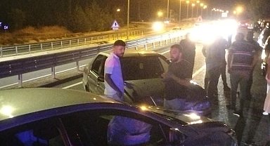 İki otomobilin çarpıştığı kazada 3 kişi yaralandı